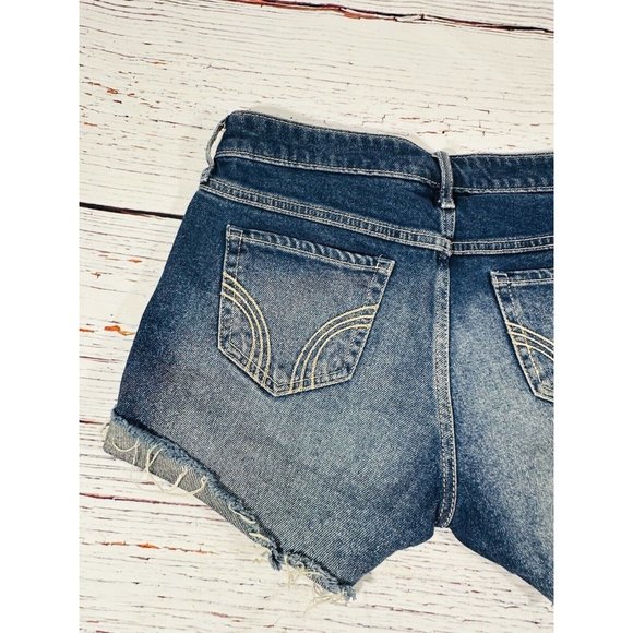 Hollister Jean Shorts Sz 5 / 27 Low Rise Midi Blue Distressed Booty 3” Inseam - Picture 8 of 9